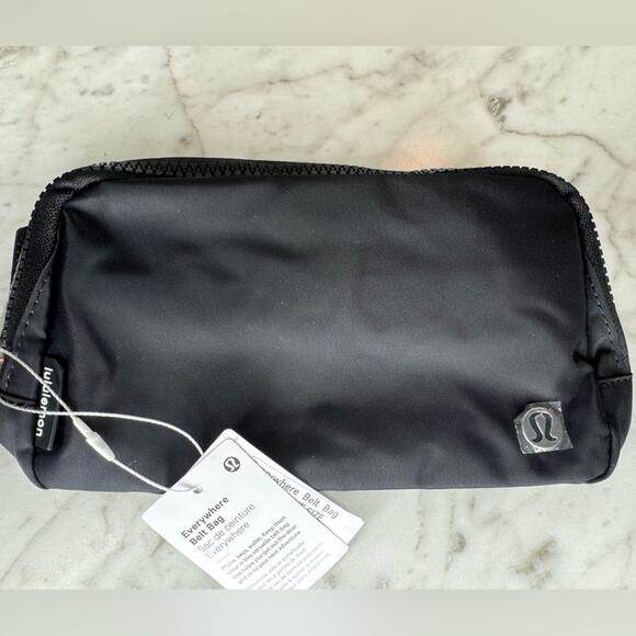 NWT Lululemon Everywhere Belt Bag 1L - Black OS - Picture 2 of 7